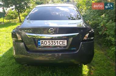 Седан Nissan Altima 2013 в 