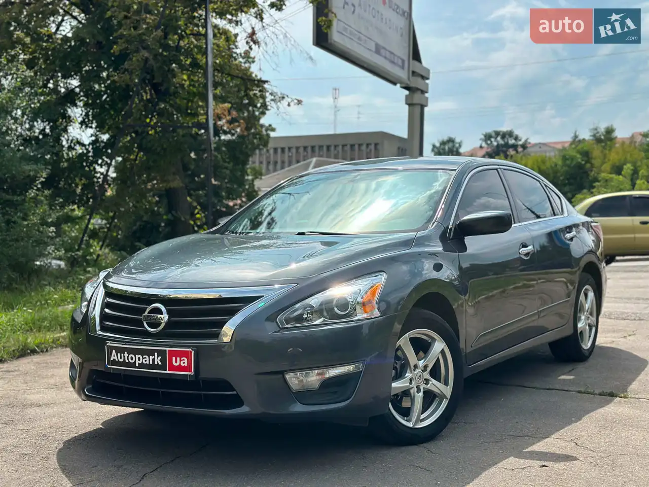 Код товара: 70798

Можливий обмін на будь-яке авто (Trade-in), питання з обміну виключно за телефоном.
Компанія "Автопарк" гарантує професійний супровід угоди та її безпеку.

Надаємо кредит та лізинг на вигідних умовах. Можливе дострокове погашення.

Повну інформацію дивіться у нас на сайті.

Пропонуємо вам Nissan Altima 2013 року випуску! Автомобіль від власника, в доглянутому стані! Технічно без зауважень, все завжди вчасно обслуговувалось, ТО - 800 км назад. Косметично чудовий стан, без нарікань! Автомобіль ліфтовано на 3 см. , встановлене Бі-Лед модулі, світло ілеально. В комплектацію входить : клімат контроль, круїз контроль, мультикермо, камера заднього виду, датчик світла та дощу та ще багато іншого. Встановлені легкосплавні диски та літня гума. Запрошуємо вас до перегляду та тест драйву! Доступна доставка в ваше місто!