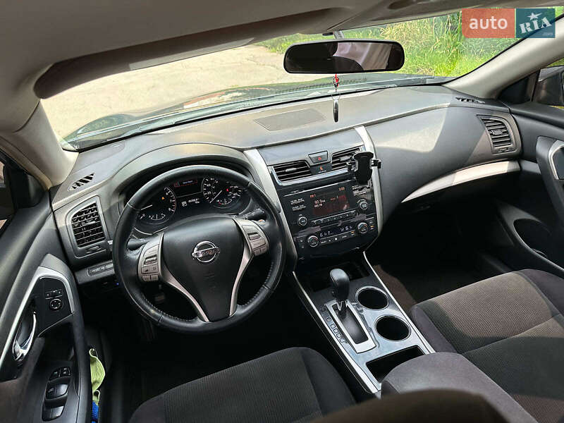 Седан Nissan Altima 2013 в Вінниці