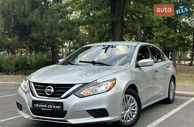 Седан Nissan Altima 2016 в Миколаєві
