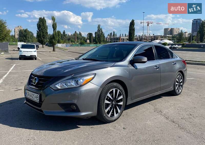 Седан Nissan Altima 2018 в Киеве