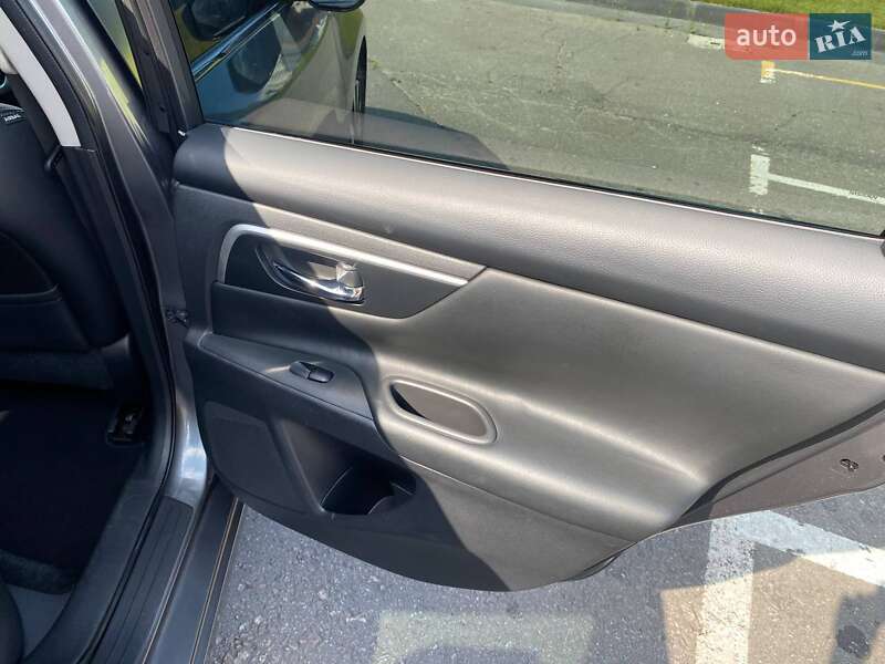 Седан Nissan Altima 2018 в Киеве