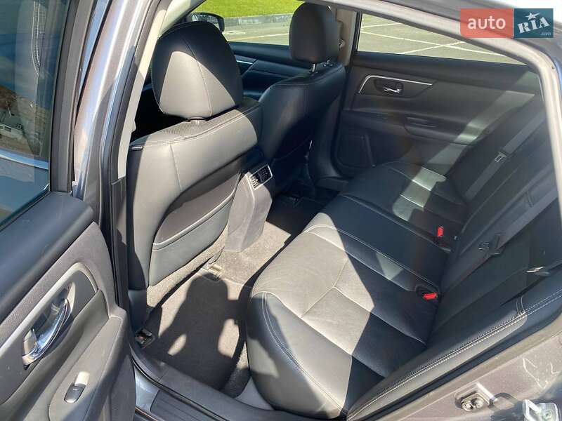 Седан Nissan Altima 2018 в Киеве