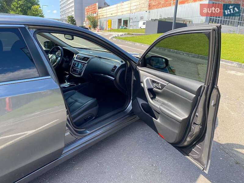 Седан Nissan Altima 2018 в Киеве