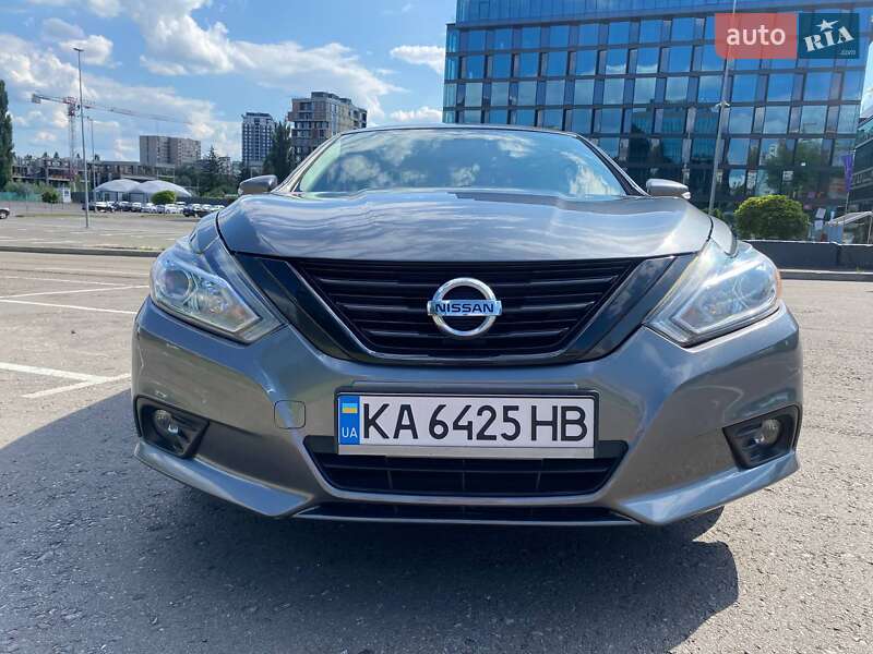 Седан Nissan Altima 2018 в Киеве