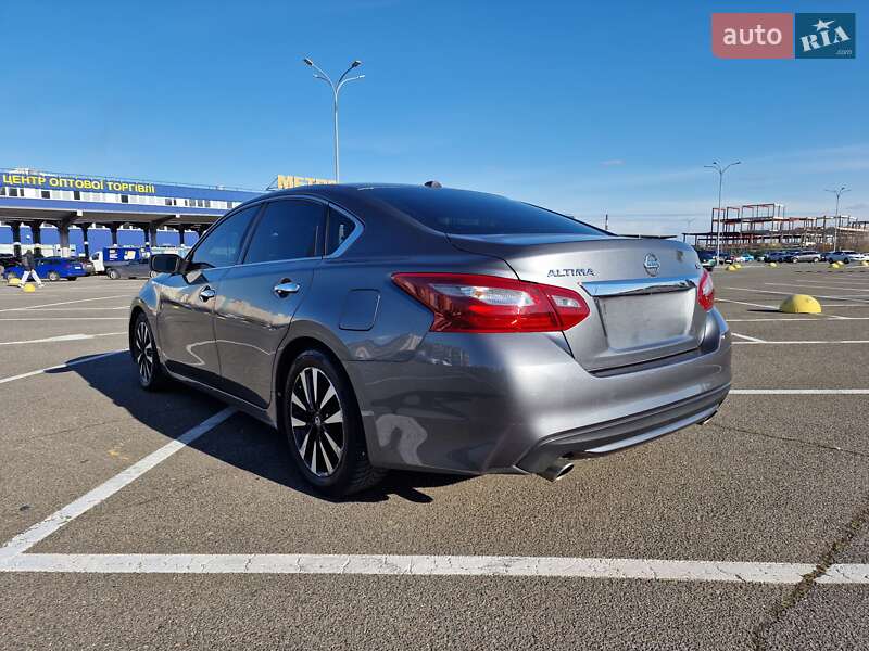 Седан Nissan Altima 2018 в Києві