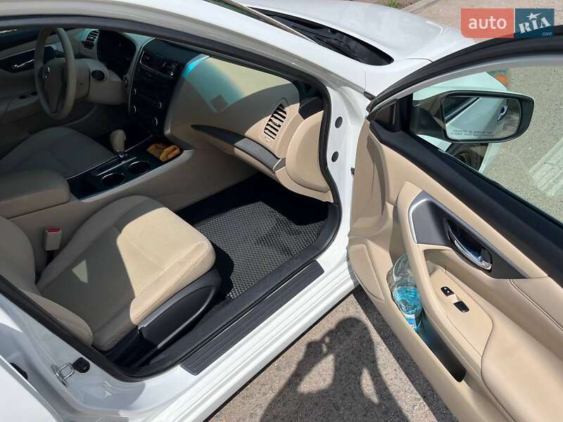 Седан Nissan Altima 2015 в Кропивницькому