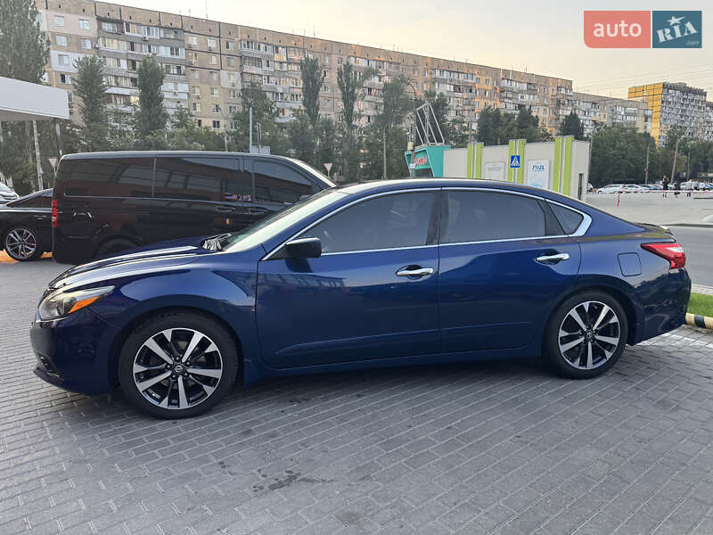 Седан Nissan Altima 2016 в Днепре