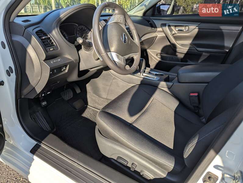 Седан Nissan Altima 2017 в Харкові