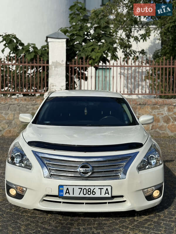 Седан Nissan Altima 2015 в Киеве