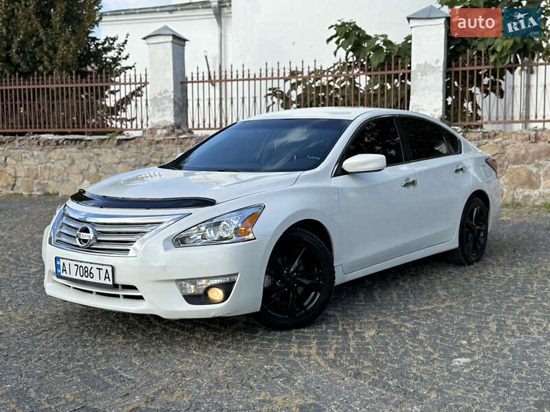 Седан Nissan Altima 2015 в Киеве