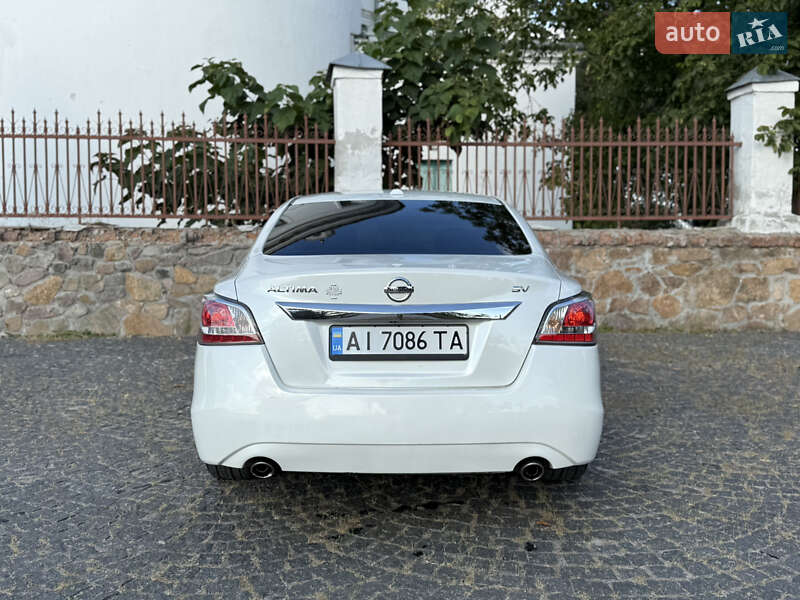 Седан Nissan Altima 2015 в Киеве