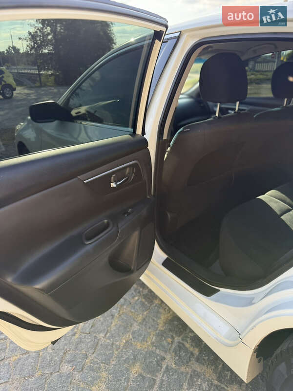 Седан Nissan Altima 2015 в Киеве