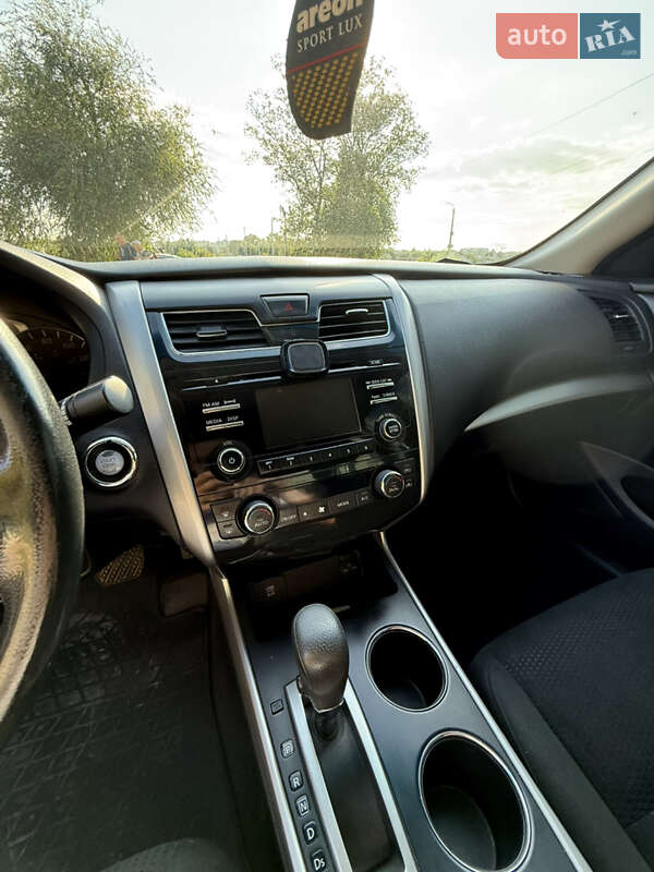 Седан Nissan Altima 2015 в Киеве