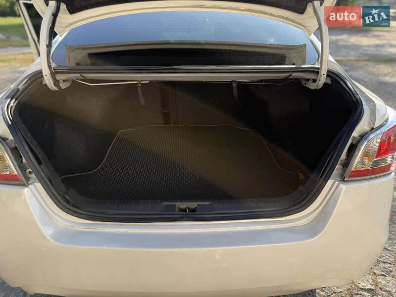Седан Nissan Altima 2015 в Киеве