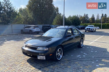 Седан Nissan Altima 1993 в Луцьку