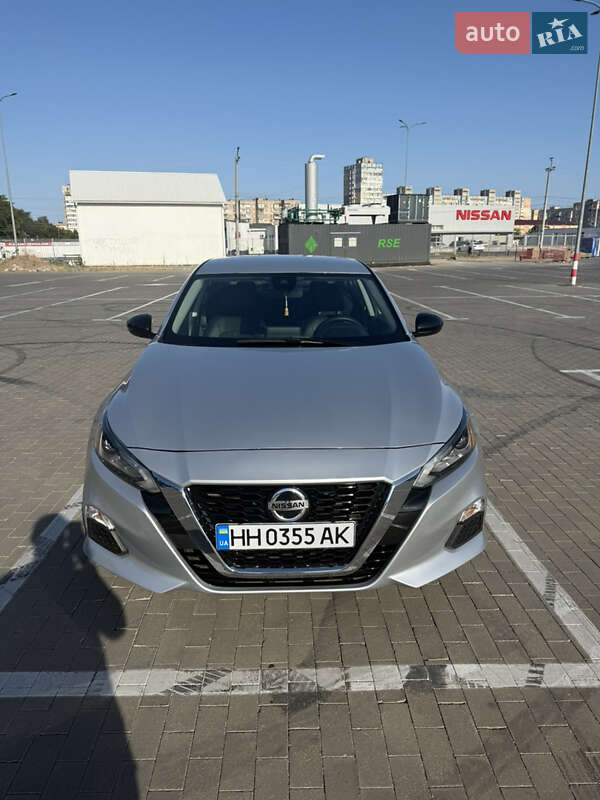 Nissan Altima 2019
