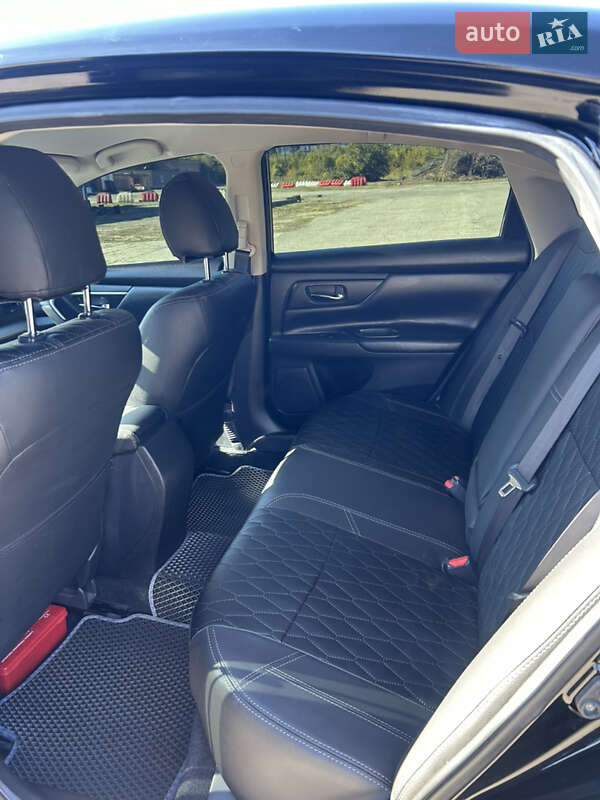 Седан Nissan Altima 2018 в Пирятині