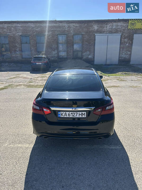 Седан Nissan Altima 2018 в Пирятині