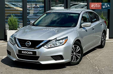 Седан Nissan Altima 2016 в Кременчуці