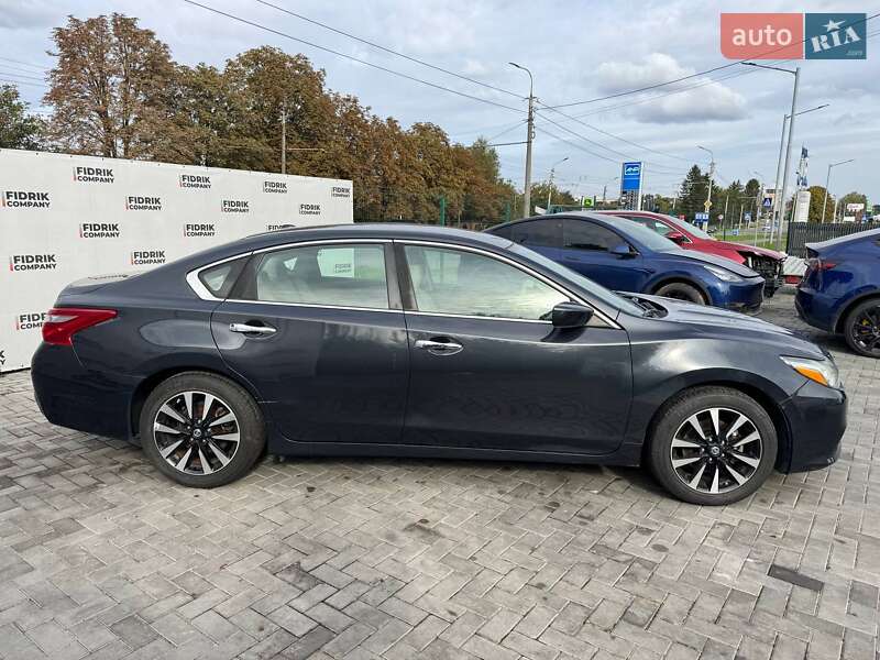 Седан Nissan Altima 2018 в Луцьку