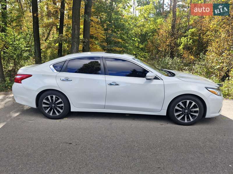 Седан Nissan Altima 2018 в Києві