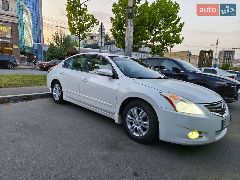 Седан Nissan Altima 2011 в Киеве фото 3 Седан Nissan Altima 2011 в Киеве
