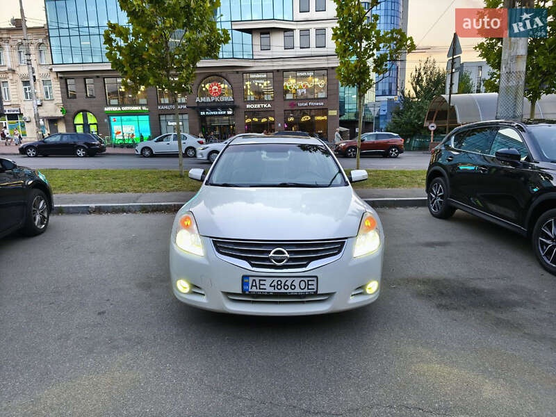 Седан Nissan Altima 2011 в Киеве фото 5 Седан Nissan Altima 2011 в Киеве