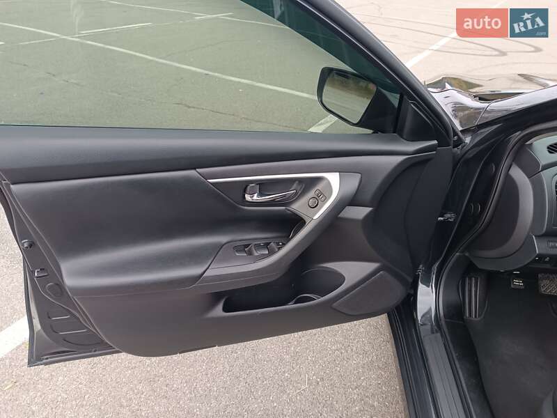 Седан Nissan Altima 2016 в Белогородке