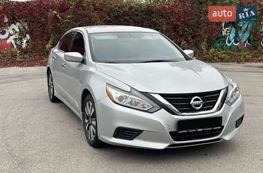 Седан Nissan Altima 2016 в 