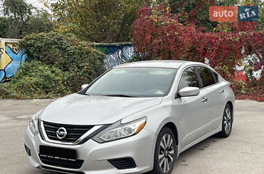 Седан Nissan Altima 2016 в 