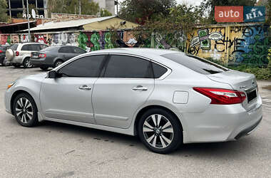 Седан Nissan Altima 2016 в 