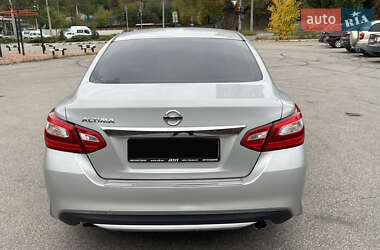 Седан Nissan Altima 2016 в 