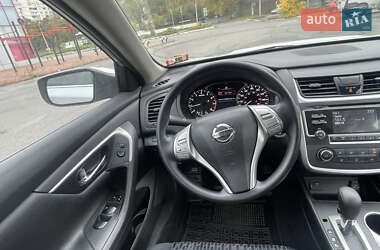 Седан Nissan Altima 2016 в 