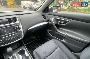 Седан Nissan Altima 2016 в 