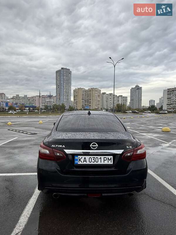 Седан Nissan Altima 2017 в Киеве