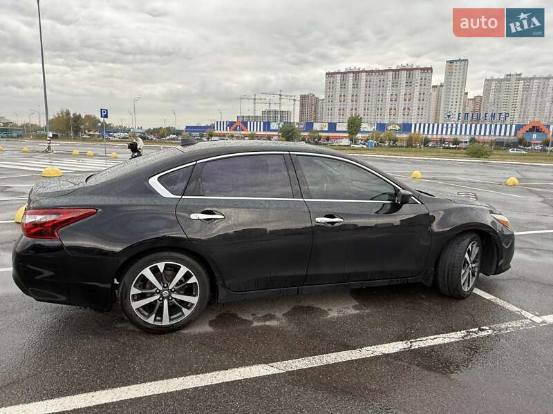Седан Nissan Altima 2017 в Киеве