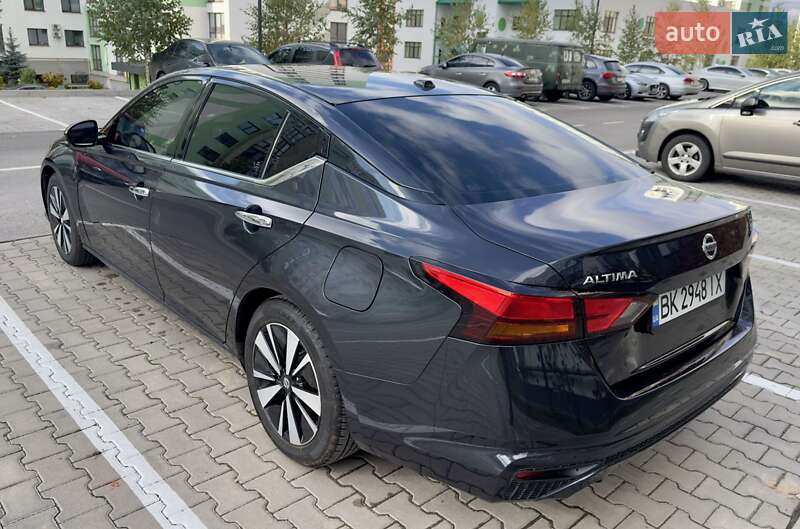 Седан Nissan Altima 2019 в Рівному