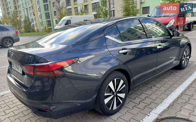 Седан Nissan Altima 2019 в Рівному