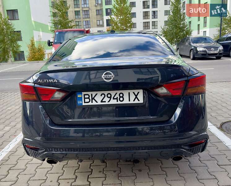 Седан Nissan Altima 2019 в Рівному