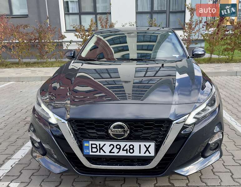Седан Nissan Altima 2019 в Рівному