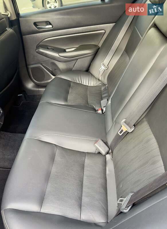 Седан Nissan Altima 2019 в Рівному