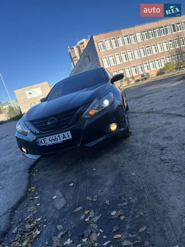 Седан Nissan Altima 2016 в Каменском