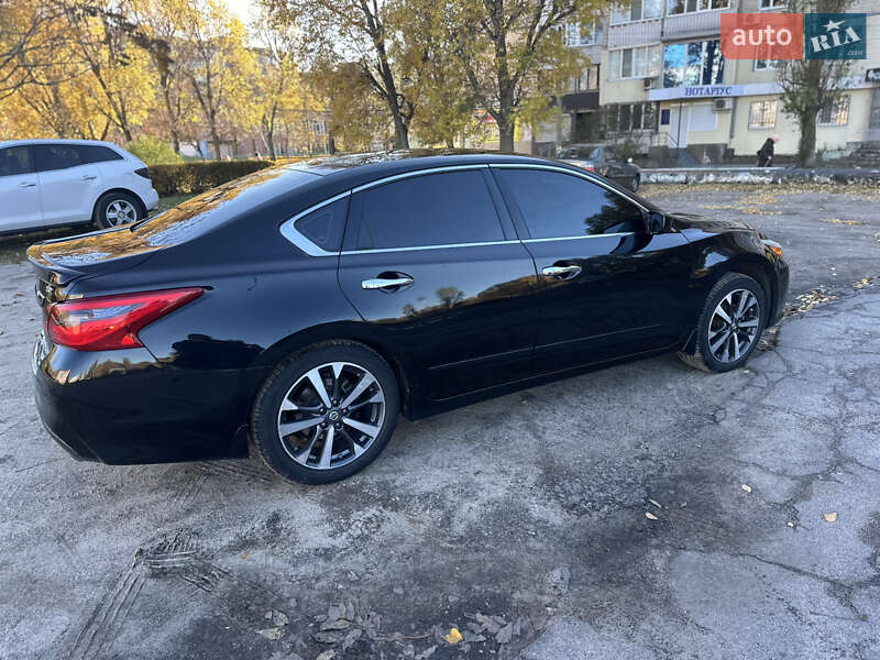 Седан Nissan Altima 2016 в Каменском