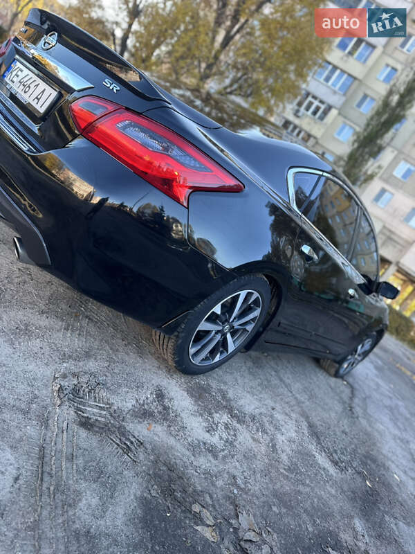 Седан Nissan Altima 2016 в Каменском