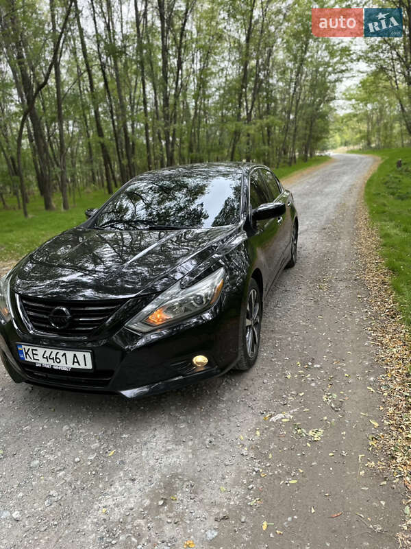 Седан Nissan Altima 2016 в Каменском