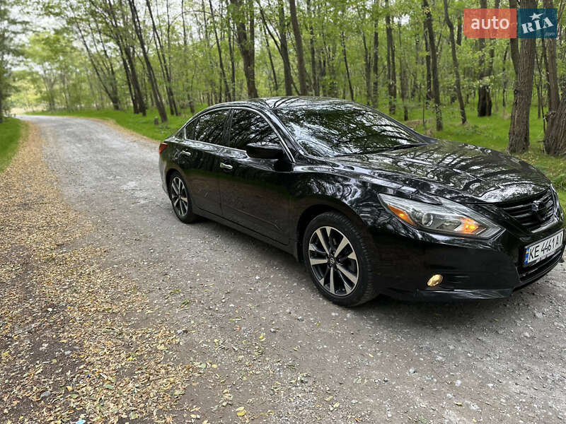 Седан Nissan Altima 2016 в Каменском