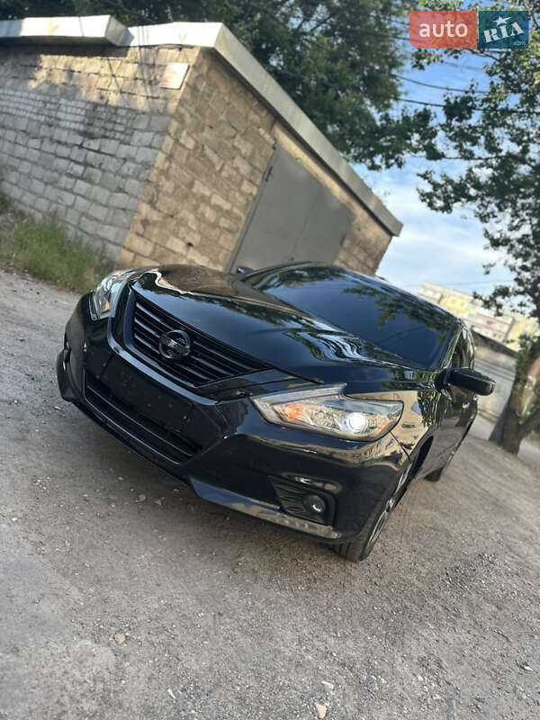Седан Nissan Altima 2016 в Каменском