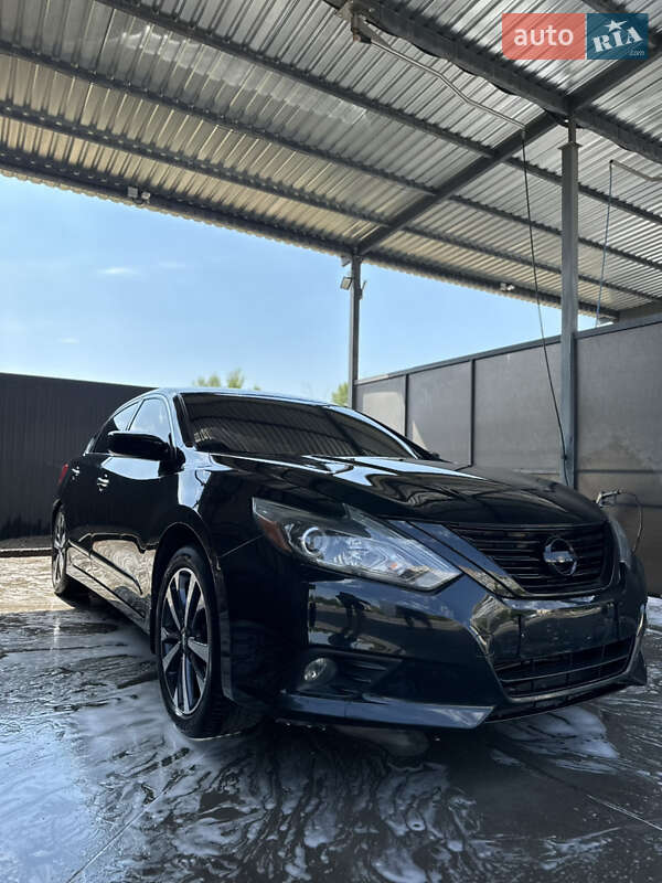 Седан Nissan Altima 2016 в Каменском