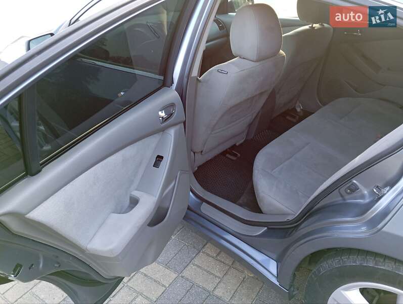 Седан Nissan Altima 2010 в Судовой Вишне